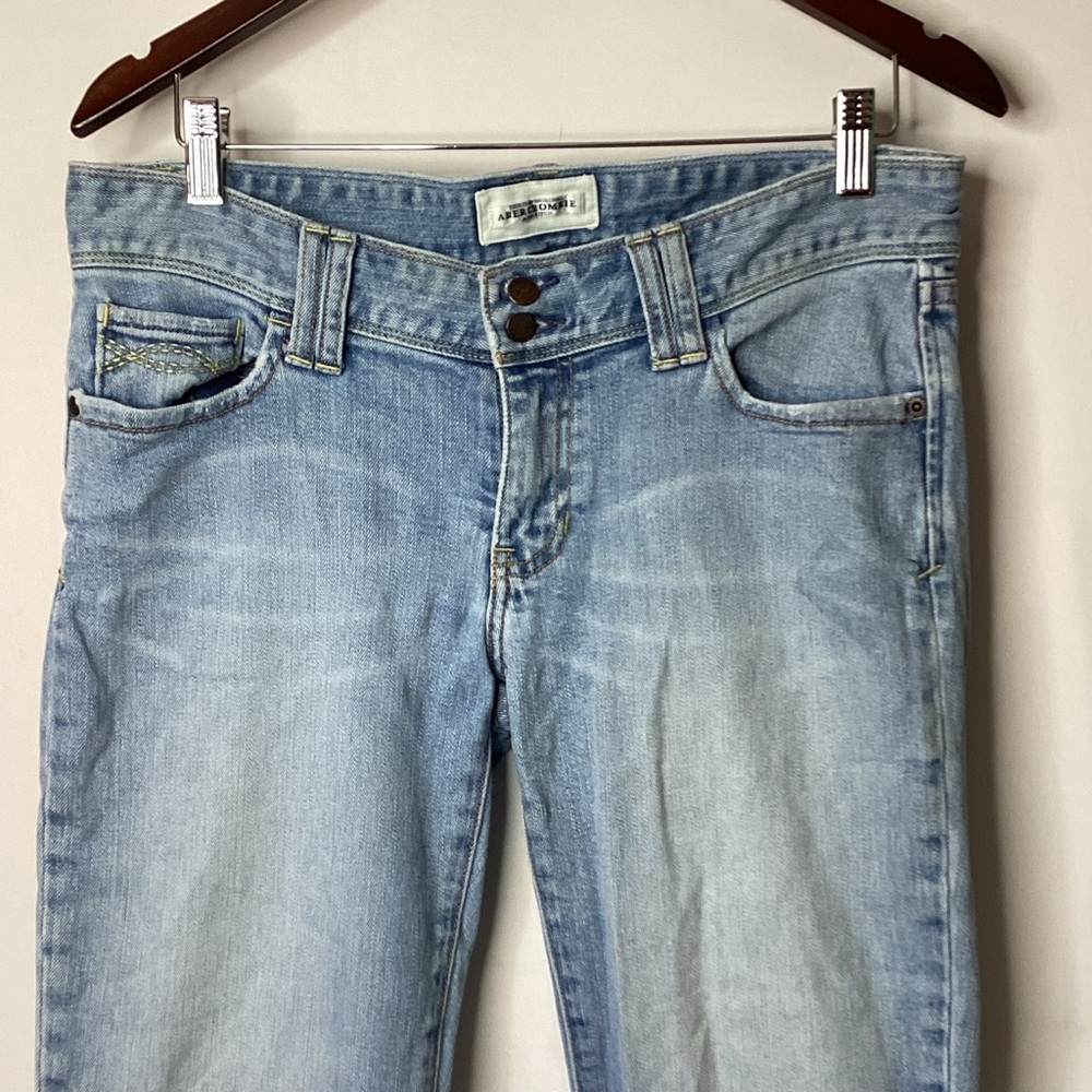 Abercrombie Light Wash Straight Leg cut-off Jean capris